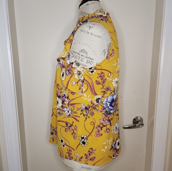 Garden Floral Sleeveless Blouse - Picture 2 of 9